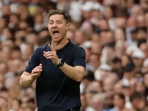 Vinicius tức giận khi bị thay ra, Xabi Alonso lên tiếng