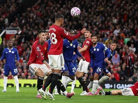 "Các hậu vệ của Chelsea cần phải học lại cách bật nhảy"