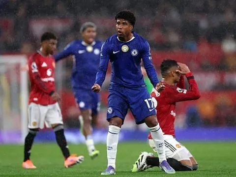Nhận thẻ đỏ oan nghiệt, Casemiro suýt khiến MU mất điểm trước Chelsea