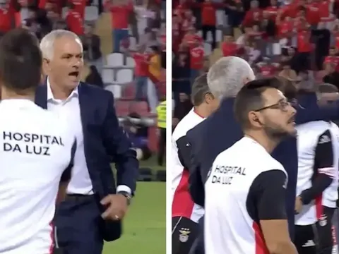 Mourinho sút bay chai nước, ăn mừng bàn thắng của Benfica