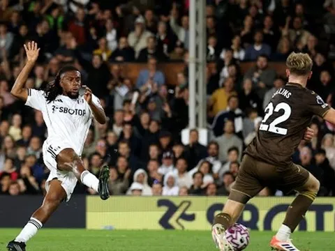 Iwobi rực sáng, Fulham đánh bại Brentford