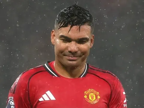 Ruben Amorim nhiệt tình bảo vệ Casemiro sau tấm thẻ đỏ