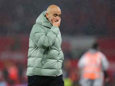 Maresca bị chỉ trích vì quyết định "điên rồ" trong trận thua Man Utd