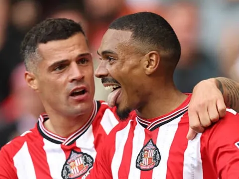 Xhaka kiến tạo, Sunderland giành 1 điểm trong thế thiếu người