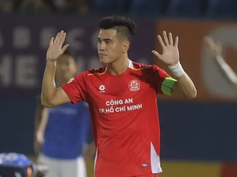 Tiến Linh ghi bàn, thầy cũ Anh Đức hết lời ngợi khen: “Đó là phẩm chất của trung phong hàng đầu”