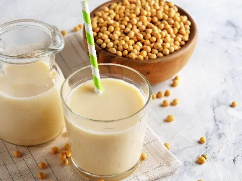 Sữa đậu nành ngon bổ nhưng có hại với 4 nhóm người này