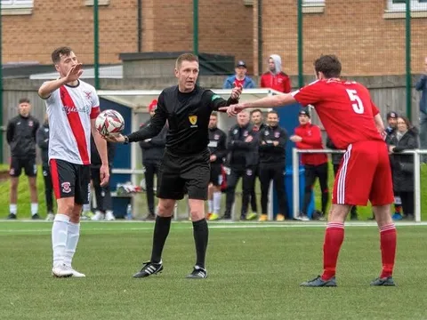 Drop Ball là gì? Khi nào trọng tài cho thả bóng và có thể ghi bàn không?
