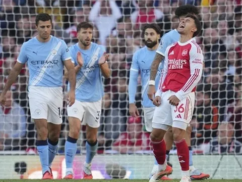 "Rất khó cho Arsenal khi Guardiola đã xây dựng một bức tường màu xanh"