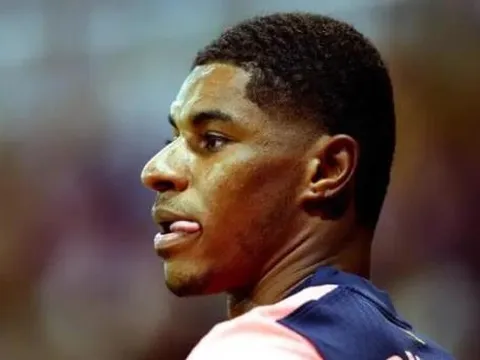 Bị phạt vì đến trễ buổi tập, Rashford kịp chuộc lỗi với đường kiến tạo cho Barcelona