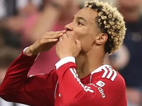 Ekitike phớt lờ áp lực phí chuyển nhượng tại Liverpool