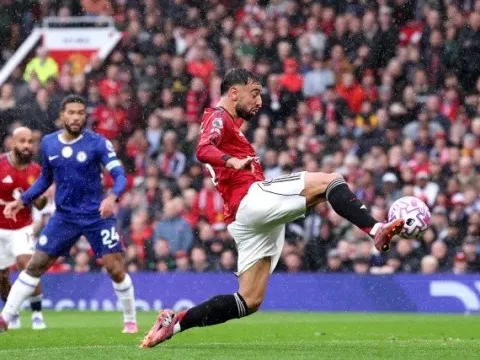 Góc check VAR trận MU 2-1 Chelsea: Fernandes có việt vị; Thẻ đỏ quá nặng tay?