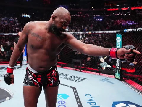 Daniel Cormier bất ngờ 'cầu xin' cho Jon Jones: 'Phải để anh ta thượng đài tại Nhà Trắng!'