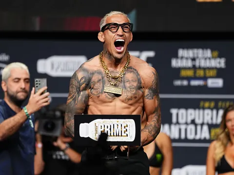 Charles Oliveira vạch trần 'anh hùng bàn phím' ở UFC: hô hào trên mạng, từ chối ngoài đời thực