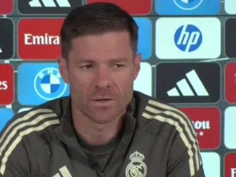 Xabi Alonso nói rõ tin đồn mâu thuẫn với Vinicius Junior