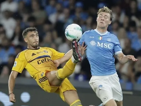 Hojlund "tàng hình" ở Napoli: 0 cú sút trúng đích, 8 đường chuyền thành công
