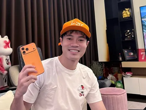 Văn Toàn nhận món quà 70 triệu từ Hòa Minzy