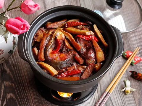 Thả thứ gia vị này vào kho cá: Món ăn hết sạch mùi tanh thơm ngon