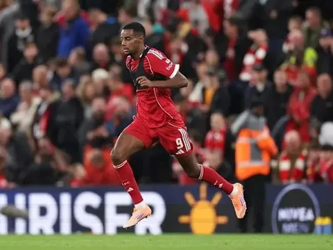 Khoảnh khắc kỳ lạ của Isak ở trận Liverpool - Southampton