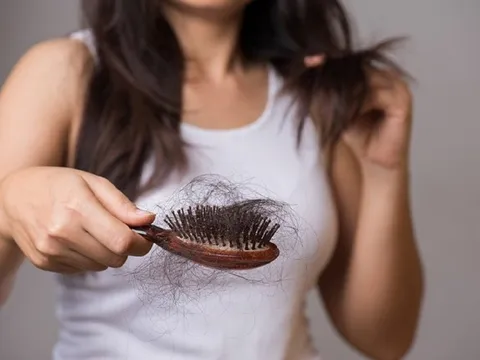 7 thói quen được chuyên gia khuyên nên làm trước khi đi ngủ để để tóc khỏe, ít gãy rụng