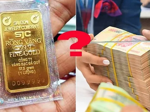 Có tiền nhàn rỗi nên gửi tiết kiệm hay mua vàng để hưởng lãi cao hơn?