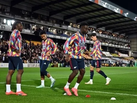 Jamie Redknapp: Arteta đã quá mạo hiểm với Saka
