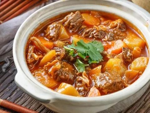 Cách nấu bò sốt vang nhanh nhừ: Ngon như nhà hàng 5 sao nấu