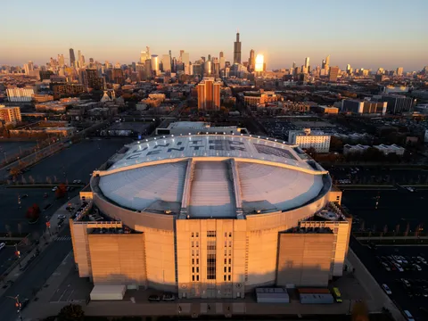 Luật chơi của UFC đã thay đổi: Muốn có sự kiện, phải trả tiền