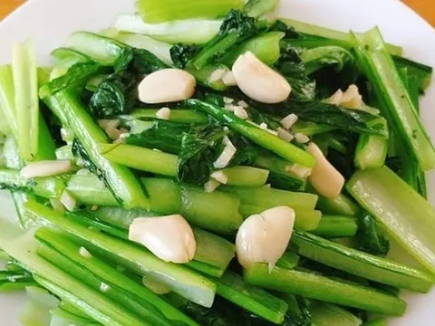 Món rau dân dã nhưng là 'thần dược' cho đôi mắt, mùa thu bán đầy chợ gặp hãy mua ngay