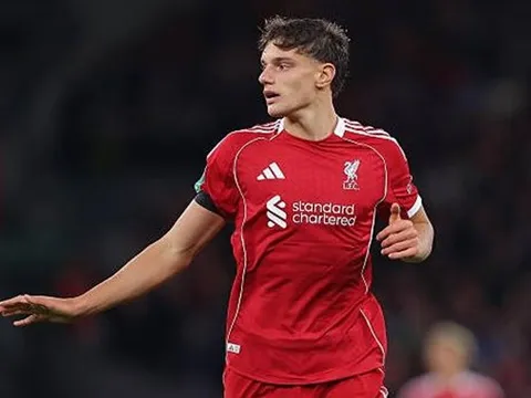 Arne Slot xác nhận tổn thất lực lượng của Liverpool
