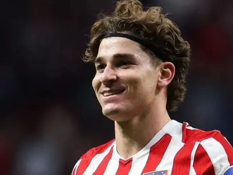 Julian Alvarez - "con nhện" khiến Alonso lo lắng ở derby Madrid