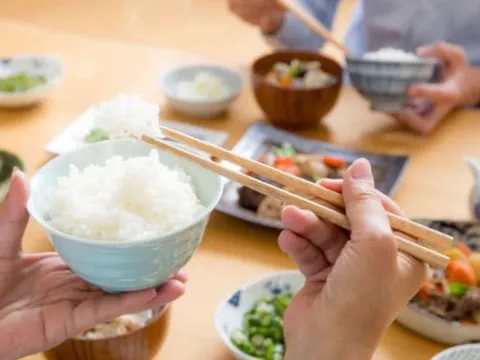 Cách ăn cơm không bị tăng cân, béo bụng