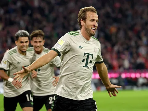 Bayern 4-0 Bremen: Kane cán mốc 100 bàn; Sao mai ghi điểm với Kompany