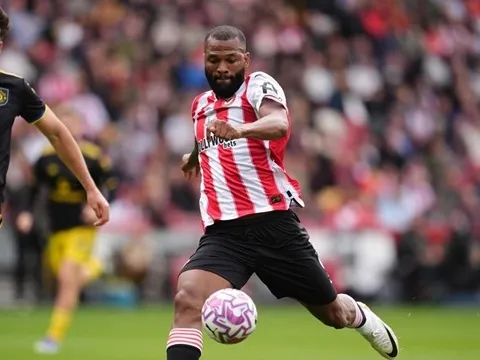 Maguire sai lầm, MU thủng lưới sớm trước Brentford