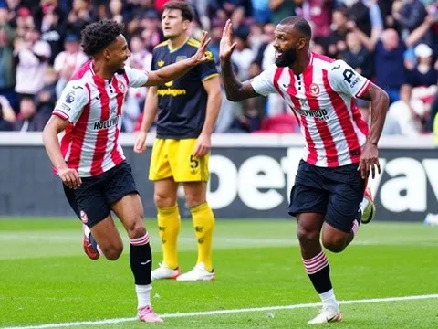 Andrews bình thản trước tranh cãi VAR, khen Brentford bùng nổ