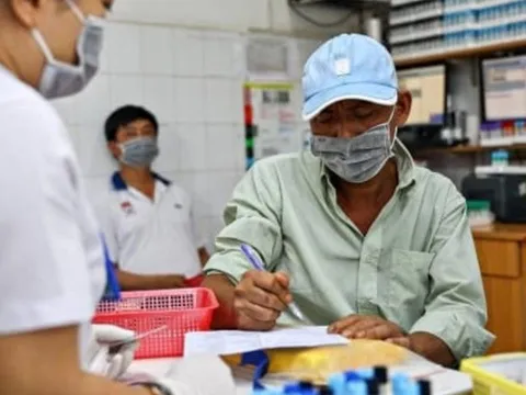 Lý do người được hưởng BHYT 100% mà vẫn phải đóng tiền viện phí?