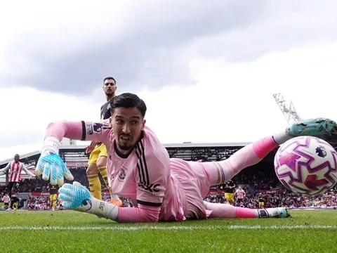 Peter Crouch: "MU giống như có ba thủ môn số hai vậy"