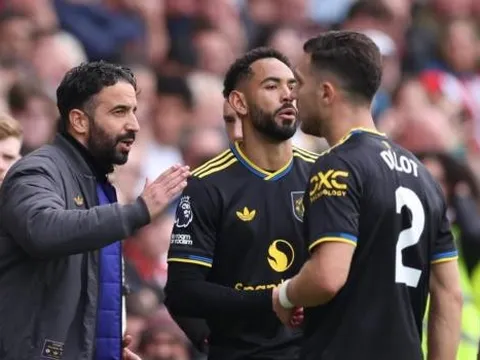 Amorim nhắc khéo Dalot và Dorgu sau trận thua Brentford