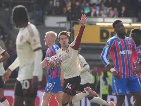 Vì sao thói quen ghi bàn muộn của Liverpool phản tác dụng trước Palace?