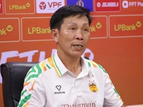 Thần đồng HAGL lỡ trận V-league vì bận đi học