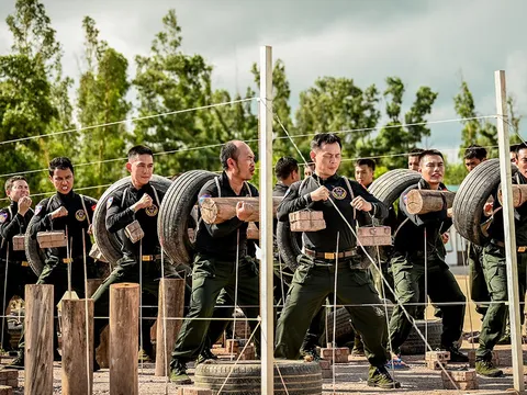 Quốc Thiên: “Mười mấy năm tập gym cũng không chịu nổi bài huấn luyện của các chiến sĩ”