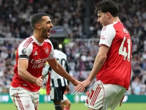 Arsenal thắng kịch tính Newcastle, chiếm vị trí thứ 2