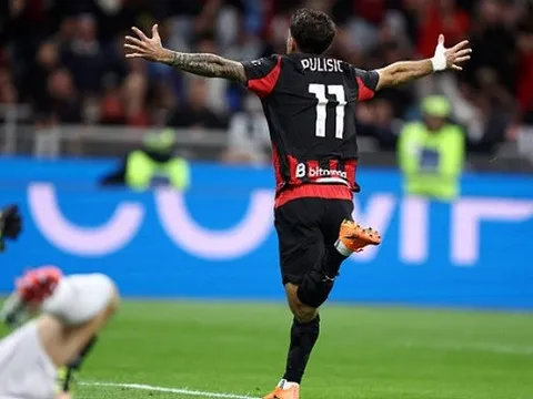 Pulisic tỏa sáng, Milan hạ Napoli trong thế 10 người