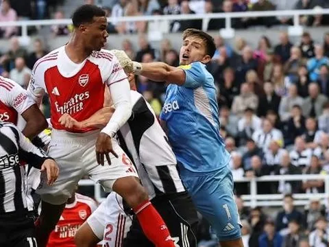 Nick Pope đánh rơi 90 phút hoàn hảo trước Arsenal chỉ trong 90 giây