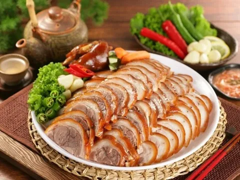 Luộc thịt nước lạnh là dại: Luộc bằng nước này giúp thịt trắng tinh thơm ngon đậm vị