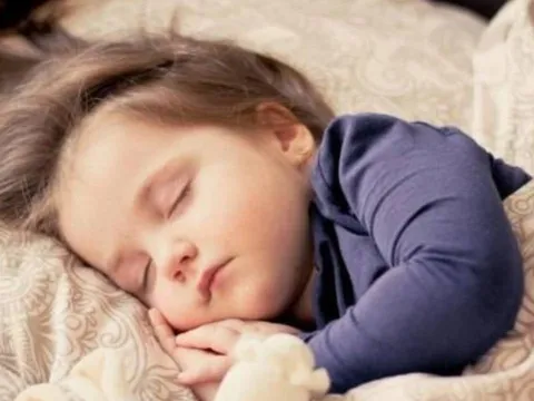Tại sao trẻ em khóc rồi ngủ sau khi bị đánh đòn? Sự thật khiến cha mẹ giật mình