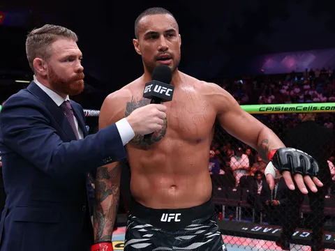 UFC Perth: Carlos Ulberg gõ cửa ngôi vương, hạng bán nặng dậy sóng