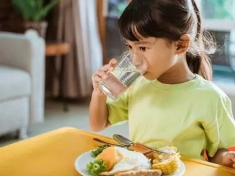 6 thói quen âm thầm hủy hoại não bộ trẻ em: Bác sĩ cảnh báo thói quen thứ 2 nguy hiểm nhất