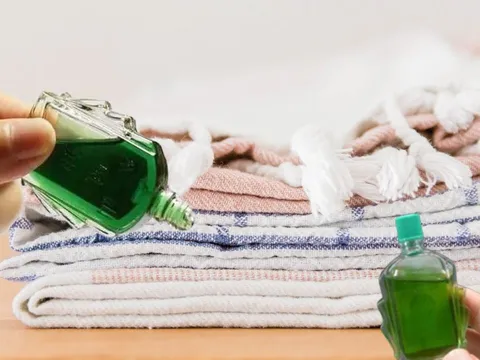 Mẹo hay bất ngờ với lọ dầu gió