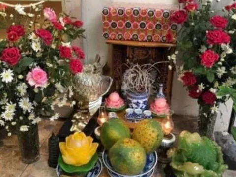 Rằm tháng 8 nên cúng hoa gì? Chọn đúng hoa thắp hương, tổ tiên phù hộ, gia chủ sung túc cả năm