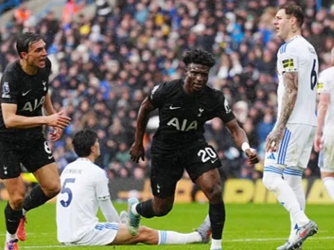 Kudus 'mở tài khoản', Tottenham giành 3 điểm nghẹt thở trước Leeds